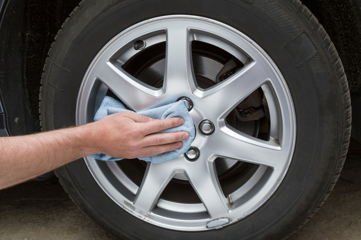 How to Polish Aluminum Wheels by Hand? 